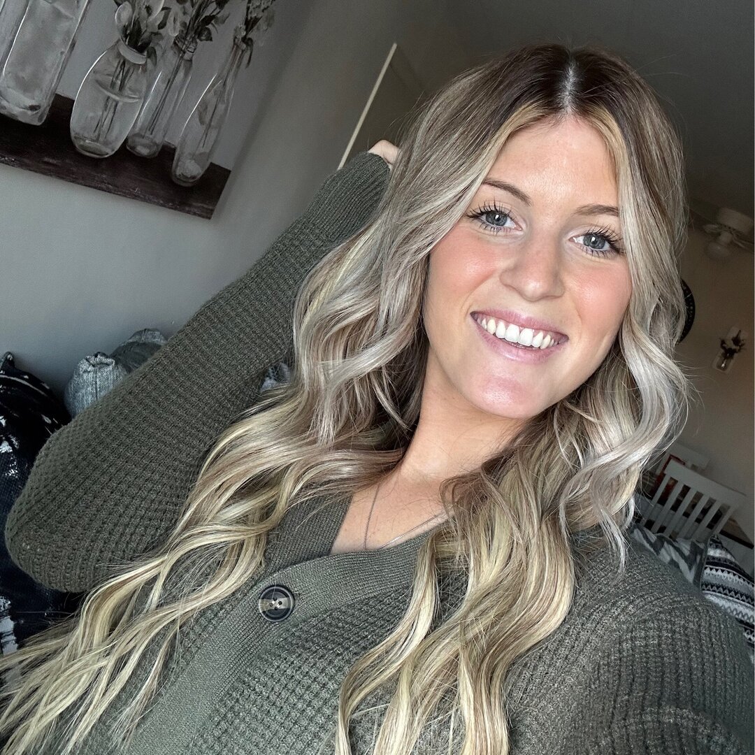 Book Services in Saint John, IN with Sydney