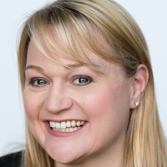 Book Services in Oak Park, IL with Liz