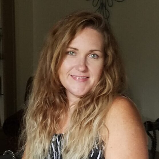 Book Services in Paragould, AR with Maci E