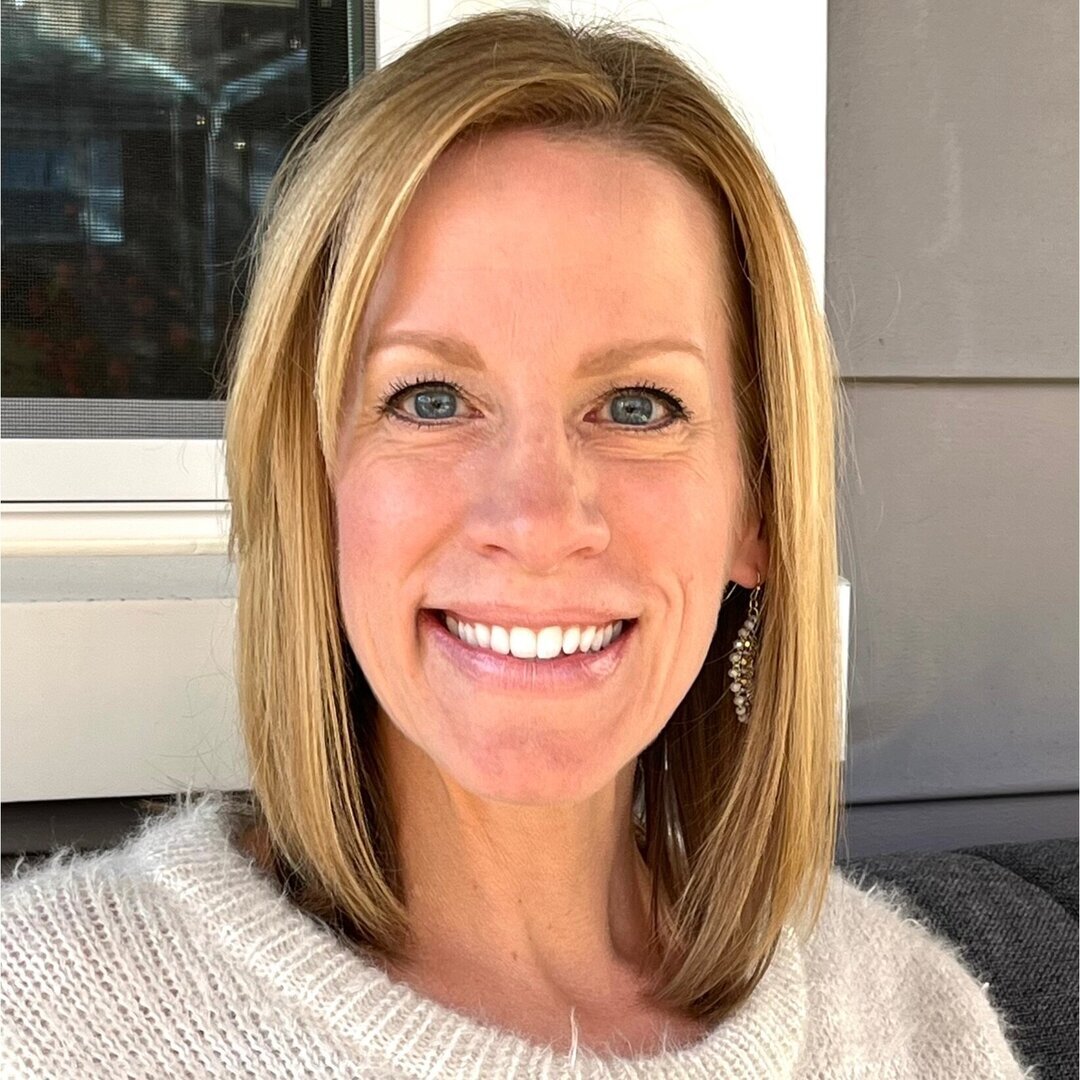 Book Services in Oakmont, PA with Christina