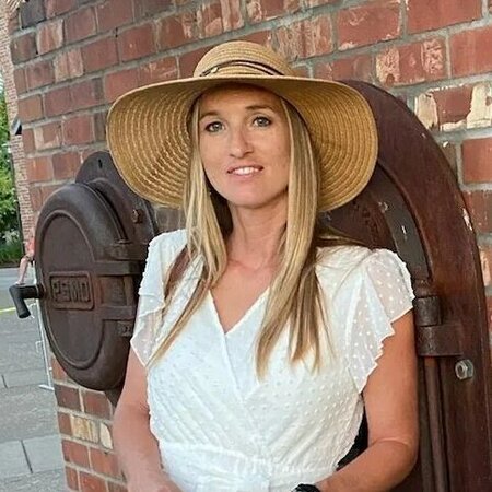 Book Services in Tampa, FL with Brandy